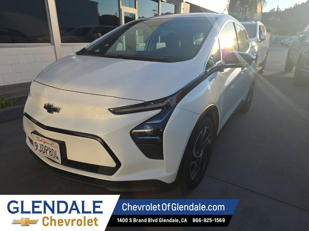 Used 2023 Chevrolet Bolt LT w/ Infotainment Package FWD image 1