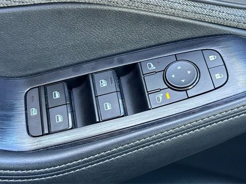 Used 2023 Nissan Rogue SV image 12