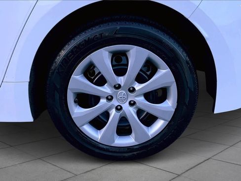Used 2022 Toyota Corolla LE image 11