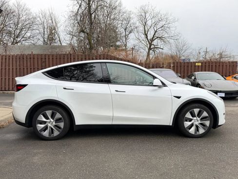 Used 2023 Tesla Model Y AWD image 4
