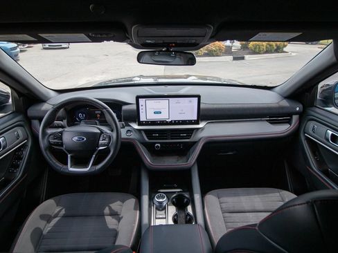 Used 2025 Ford Explorer ST-Line w/ ST-Line Street Pack AWD/4WD image 21