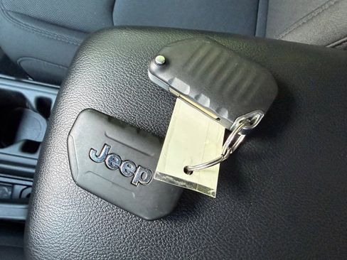 Used 2023 Jeep Wrangler Unlimited Sport AWD/4WD image 25
