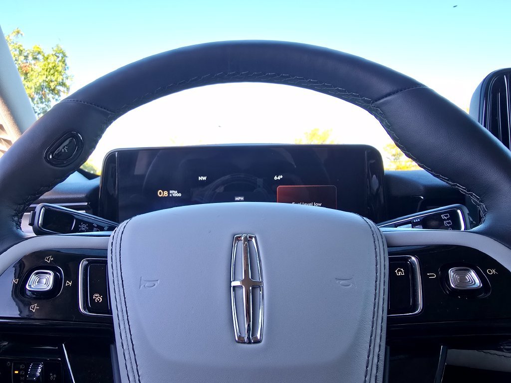 Used 2026 Lincoln Aviator AWD image 27