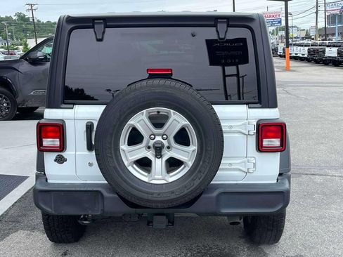 Used 2018 Jeep Wrangler Unlimited Sport S AWD/4WD image 4
