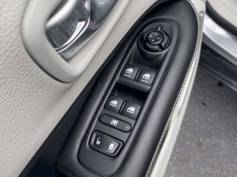 Used 2019 Jeep Compass Latitude image 16