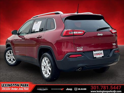 Used 2017 Jeep Cherokee Latitude w/ Comfort/Convenience Group AWD/4WD image 4
