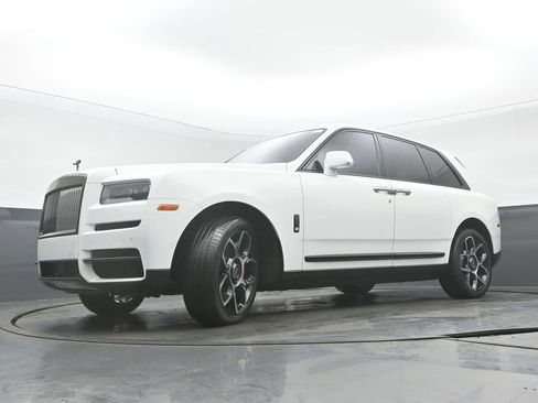 Used 2021 Rolls-Royce Cullinan Black Badge AWD/4WD image 35
