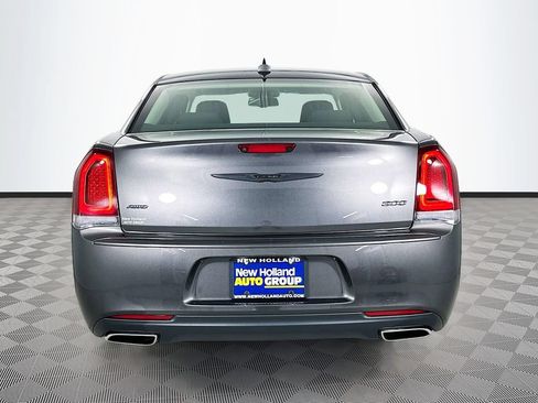 Used 2022 Chrysler 300 Touring w/ Sport Appearance Package AWD/4WD image 6