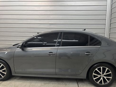 Used 2017 Volkswagen Jetta SE image 7