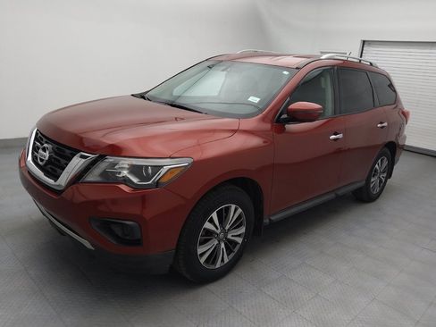 Used 2017 Nissan Pathfinder S image 2
