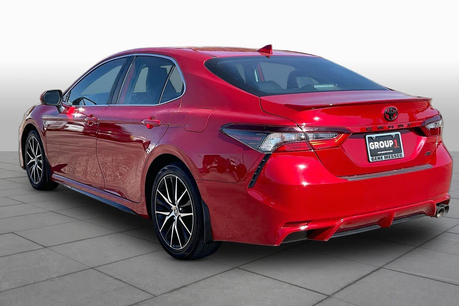 Used 2023 Toyota Camry SE FWD image 11