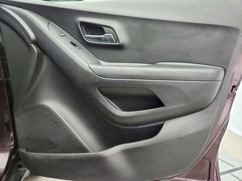 Used 2021 Chevrolet Trax LT image 23