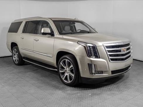 Used 2017 Cadillac Escalade ESV Luxury image 11