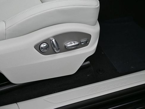 New 2026 Porsche Macan AWD/4WD image 13