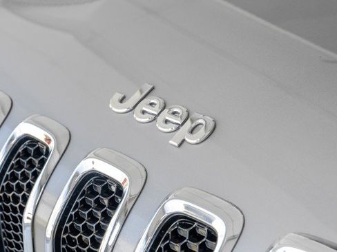 Used 2016 Jeep Cherokee Latitude w/ Cold Weather Group AWD/4WD image 54