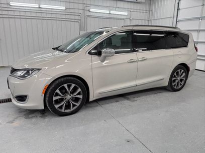 Used 2017 Chrysler Pacifica Limited w/ UConnect Theater Package