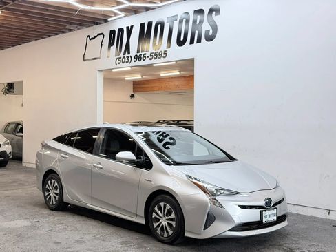 Used 2017 Toyota Prius Four w/ Premium Convenience Package FWD image 1