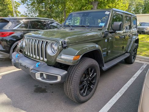 Used 2022 Jeep Wrangler Unlimited Sahara w/ Cold Weather Group AWD/4WD image 5