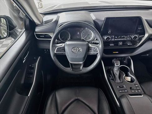 Certified 2024 Toyota Highlander XLE AWD/4WD image 24
