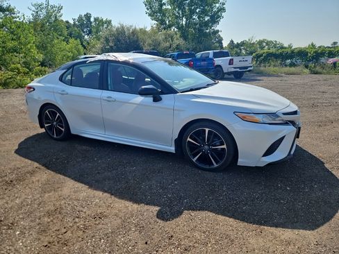 Used 2020 Toyota Camry XSE FWD image 3