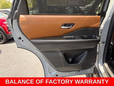 Used 2024 Nissan Pathfinder Platinum FWD image 13