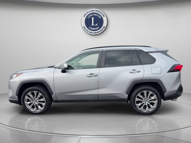 Used 2020 Toyota RAV4 XLE Premium FWD image 3