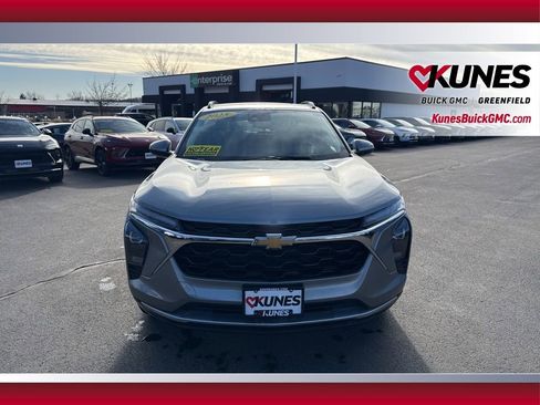 Used 2025 Chevrolet Trax LT image 10