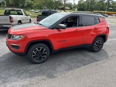 Used 2018 Jeep Compass Trailhawk w/ Navigation Group AWD/4WD image 1