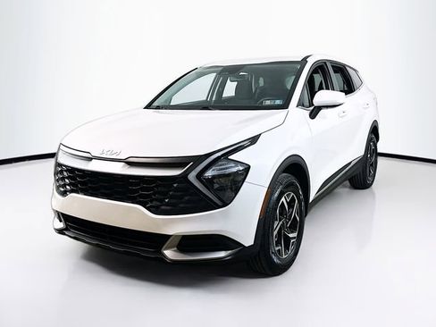 Used 2023 Kia Sportage LX image 4