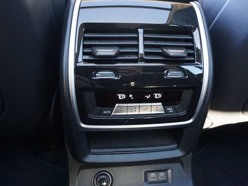 Used 2023 BMW X7 xDrive40i w/ Premium Package AWD/4WD image 15