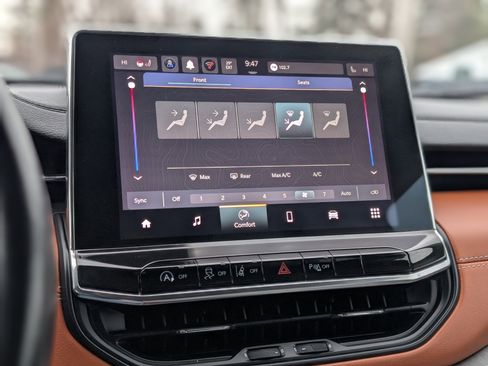 Used 2022 Jeep Compass Limited image 21