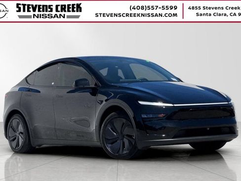 Used 2026 Tesla Model Y Long Range AWD/4WD image 1
