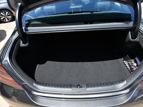 Used 2025 Genesis G70 2.5T image 28