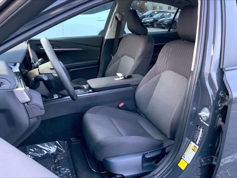 Used 2025 Toyota Camry LE image 7