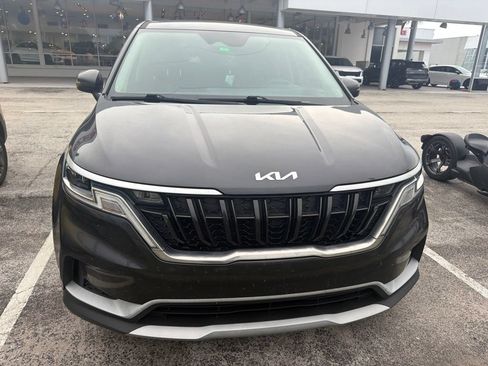 Certified 2023 Kia Carnival LX FWD image 2