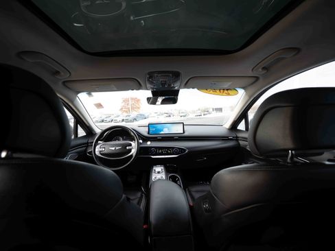 Used 2023 Genesis GV70 2.5T w/ Advanced Package image 19