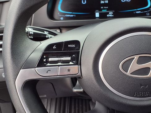 Used 2025 Hyundai Elantra Hybrid FWD image 6