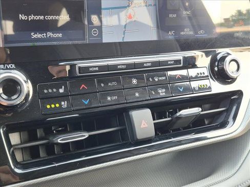 Used 2021 Toyota Highlander Platinum AWD/4WD image 18