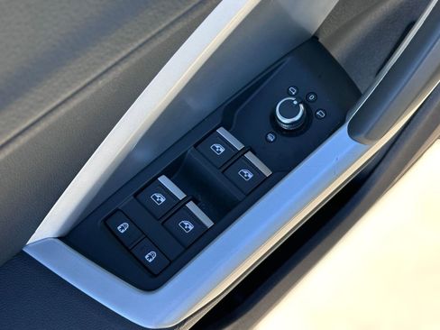 Used 2020 Audi Q3 2.0T Premium Plus w/ Premium Plus Package image 25