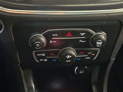 Used 2018 Dodge Charger SXT Plus RWD image 21