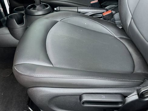 Used 2022 MINI Cooper 4-Door Hardtop image 19