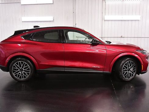 Used 2025 Ford Mustang Mach-E Premium image 8