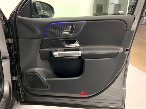 New 2026 Mercedes-Benz GLB 250 image 11