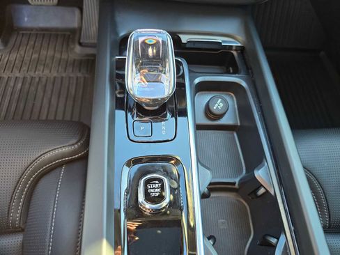 Certified 2025 Volvo XC60 B5 Ultra w/ Protection Package Premier image 34