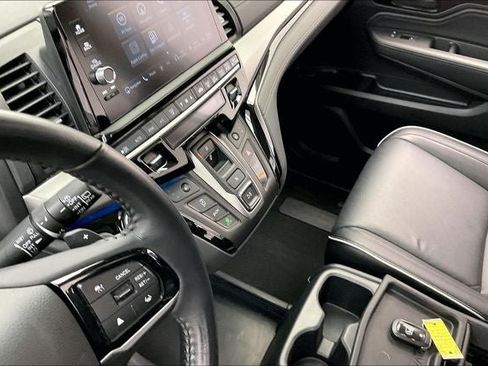 Certified 2025 Honda Odyssey Touring image 16