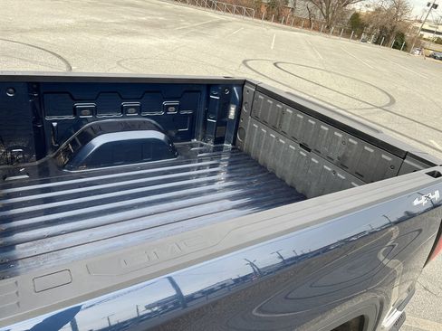 Used 2022 GMC Sierra 1500 SLE image 26