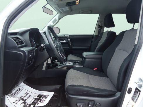Used 2019 Toyota 4Runner SR5 AWD/4WD image 21