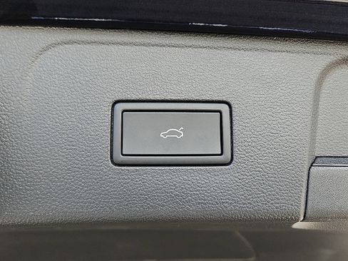 New 2026 Volkswagen Atlas SE image 7