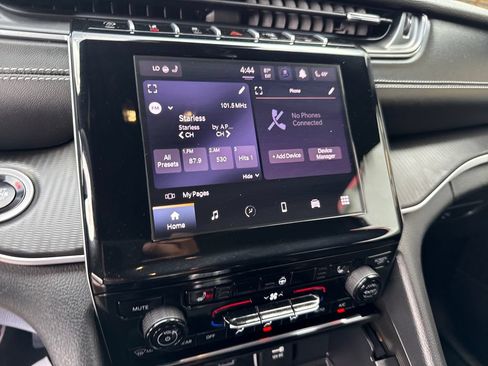 Used 2025 Jeep Grand Cherokee Altitude AWD/4WD image 18
