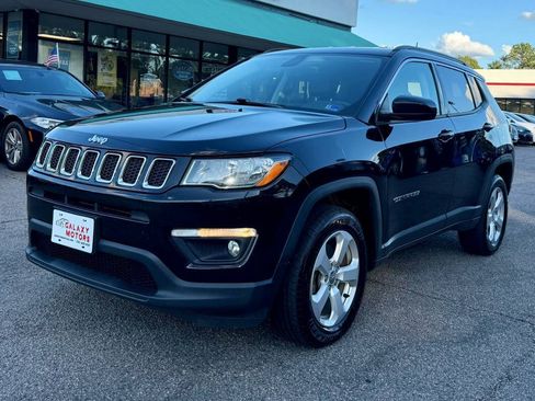 Used 2018 Jeep Compass Latitude w/ Popular Equipment Group AWD/4WD image 1